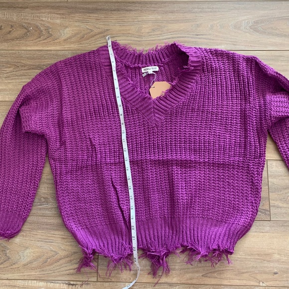 V-Neck Frayed Sweater - Picture 8 of 13